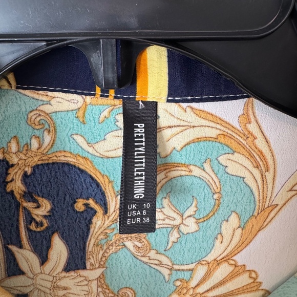 PrettyLittleThing printed blouse - Picture 4 of 5